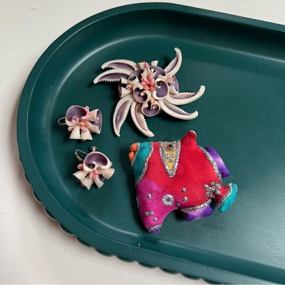 Vintage 1960s - 1980s Handmade Tropical Fish and Shells Brooch and Earrings Lot - Picture 1 of 3